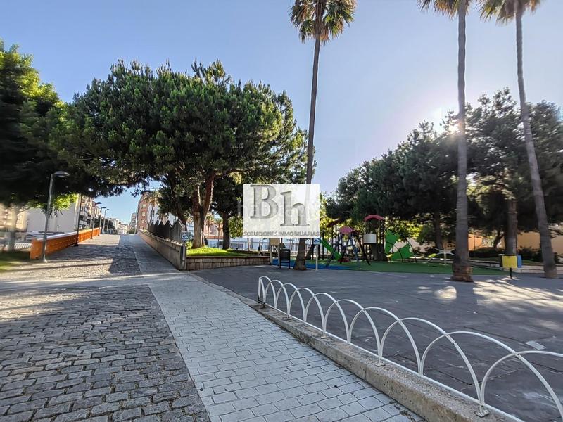 Foto 46dc4bb8-641e-4c3e-96a8-1057b97646d0. Local comercial en avenida sor teresa prat 105 magnífico local en recinto con piscina!!! en Málaga