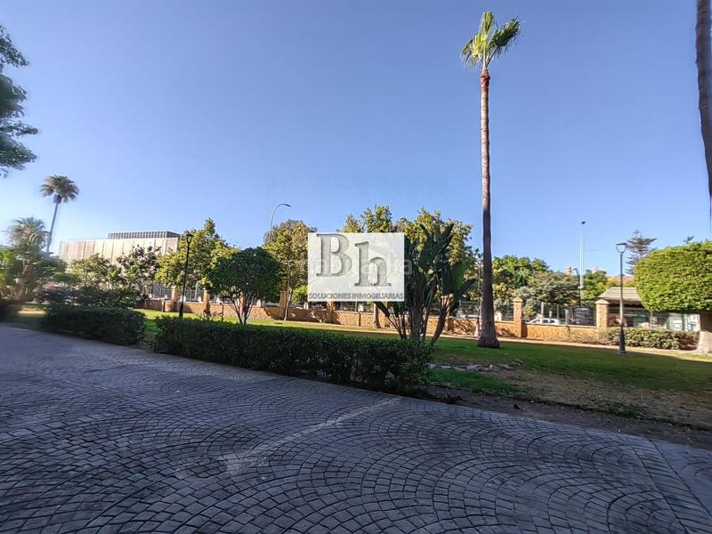 Foto 5346f036-42be-4942-b3b8-46b93a1cae8c. Local comercial en avenida sor teresa prat 105 magnífico local en recinto con piscina!!! en Málaga