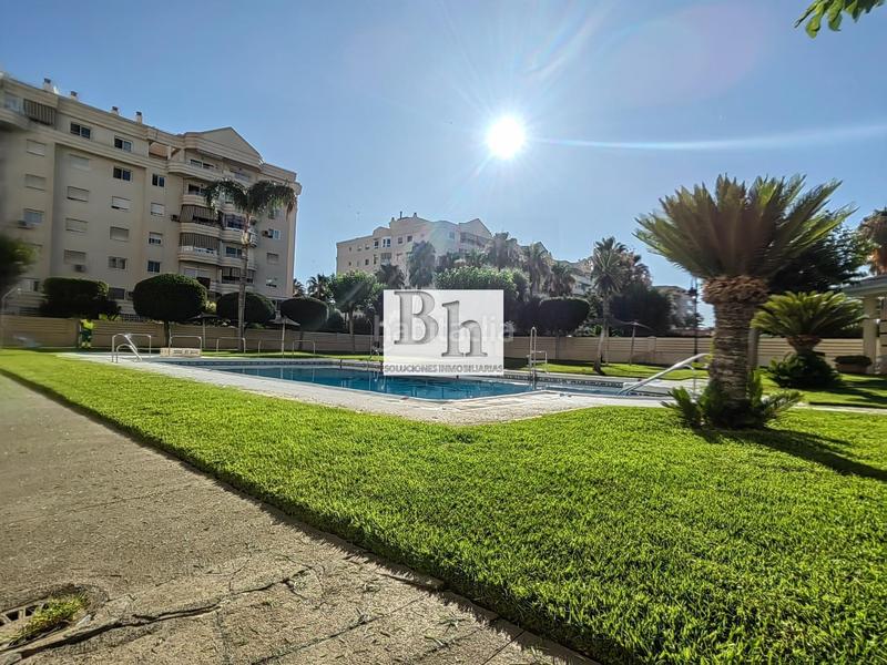 Foto 53d16b77-fb39-496c-9adc-f68d7c35e090. Local comercial en avenida sor teresa prat 105 magnífico local en recinto con piscina!!! en Málaga