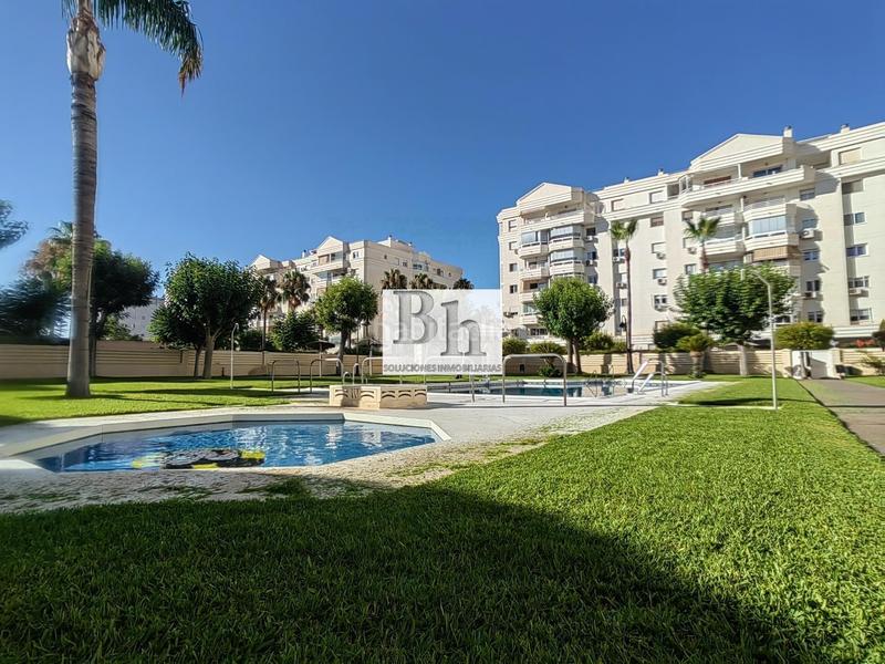 Foto 7c8f5312-a09a-49b4-976d-834ee500d8ab. Local comercial en avenida sor teresa prat 105 magnífico local en recinto con piscina!!! en Málaga