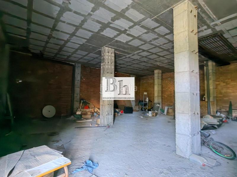 Foto 7e7d4273-724a-4b55-8597-5426958ebfb4. Local comercial en avenida sor teresa prat 105 magnífico local en recinto con piscina!!! en Málaga