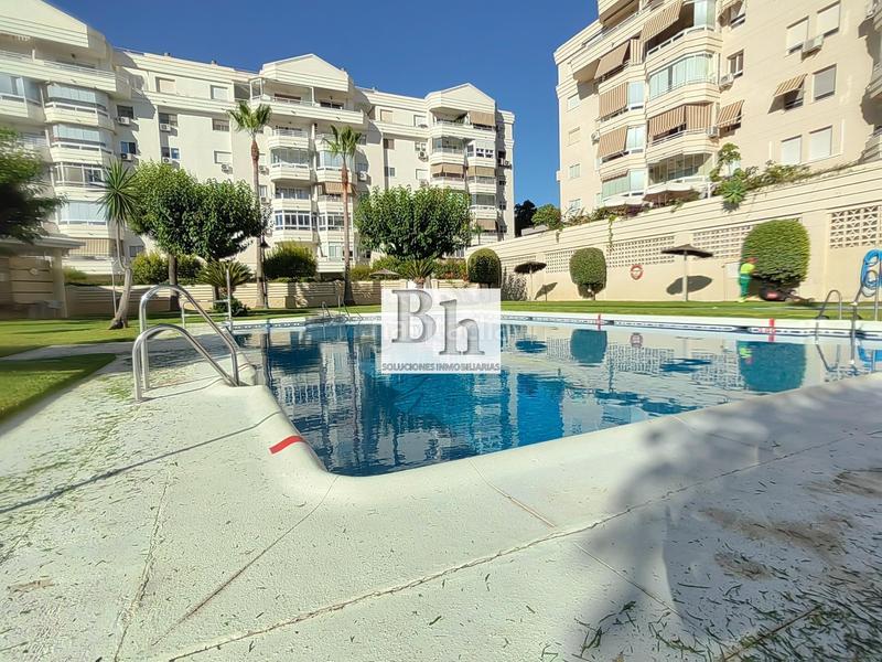 Foto 97216df9-d4d5-49ae-a6b5-69f3dec4174d. Local comercial en avenida sor teresa prat 105 magnífico local en recinto con piscina!!! en Málaga