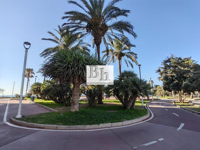 Foto 9830e71c-a006-434d-a3b6-cc57ce1c7427. Local comercial en avenida sor teresa prat 105 magnífico local en recinto con piscina!!! en Málaga