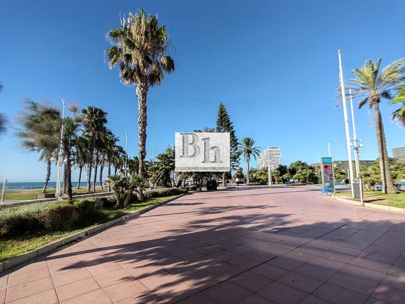 Foto 9efbdb8d-4e02-4b4c-bd39-6238afb406cf. Local comercial en avenida sor teresa prat 105 magnífico local en recinto con piscina!!! en Málaga