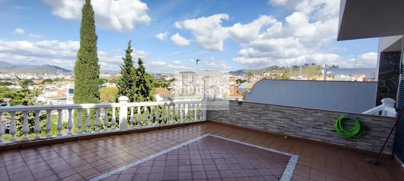Foto dd7c280a-7513-4df3-a4b3-b6cb956c11fc. Casa adossada amb calefacció aparcament piscina a Málaga