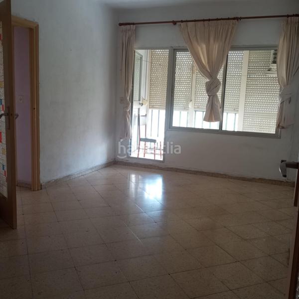 Foto cc42b6b2-7d11-45f3-934b-aad9f64a0822. Piso plaza basconiaeugenio gross 3 dormitorios en Málaga