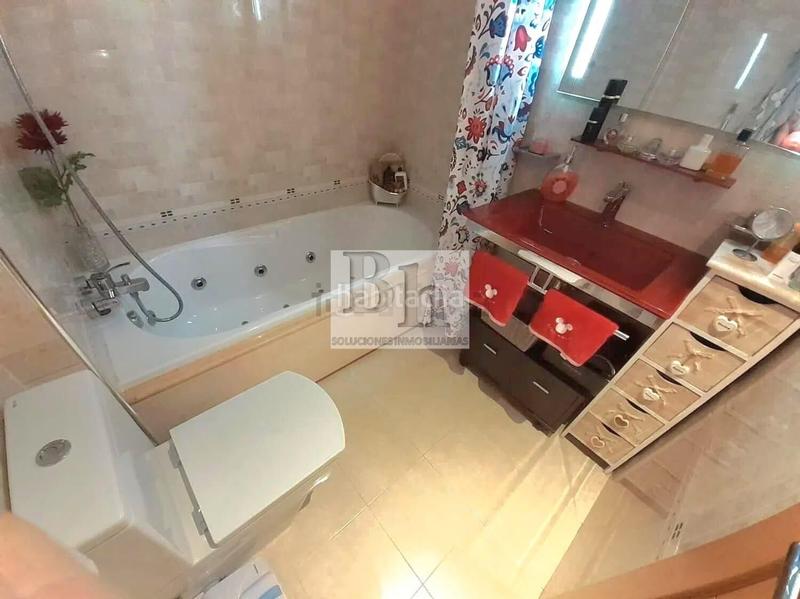 Foto 734c6985-60b5-46a1-9950-38549916d30c. Piso blanhogar vende en zona pacífico estupendo piso en Málaga