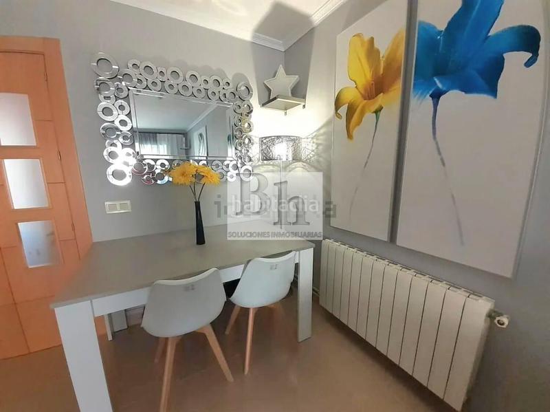 Foto 8fc31f7b-e4a4-440a-a77c-46db6a2bf5e8. Piso blanhogar vende en zona pacífico estupendo piso en Málaga