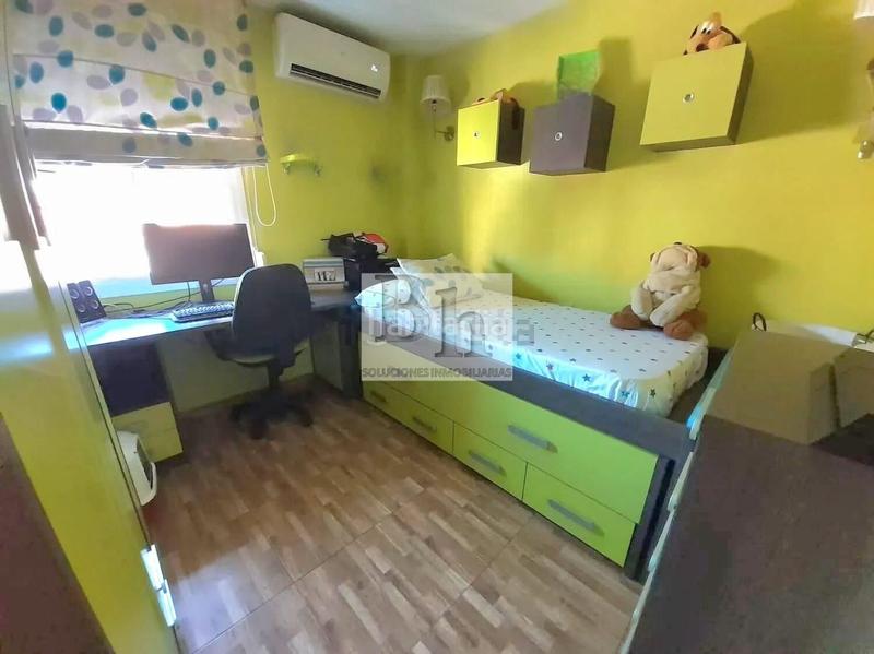 Foto e04ef423-82fd-415f-9601-413df10dd68a. Piso blanhogar vende en zona pacífico estupendo piso en Málaga