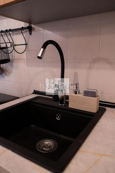Foto 15899f2d-f186-4f41-9e65-716d0eb98eb3. Estudio blanhogar vende estudio con plaza de garaje y licencia turística en Torremolinos