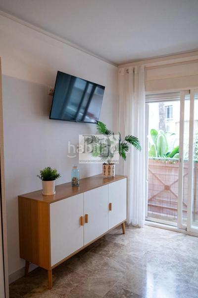 Foto 9e246bed-91c9-4bb1-b5f3-222bbd8154d6. Estudio blanhogar vende estudio con plaza de garaje y licencia turística en Torremolinos