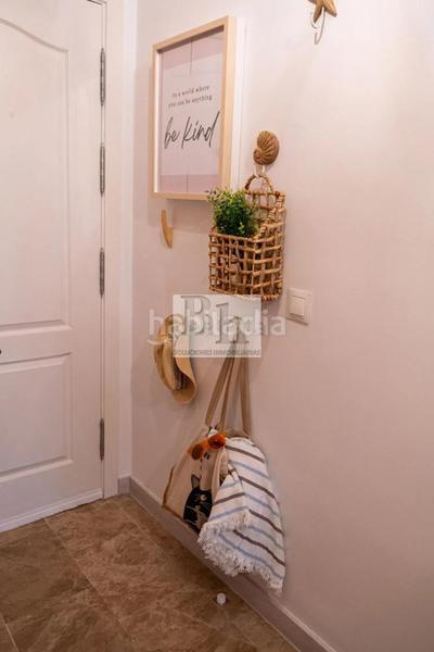 Foto b67d3ae4-23ee-4b5e-8c33-7acc6fc5ae36. Estudio blanhogar vende estudio con plaza de garaje y licencia turística en Torremolinos