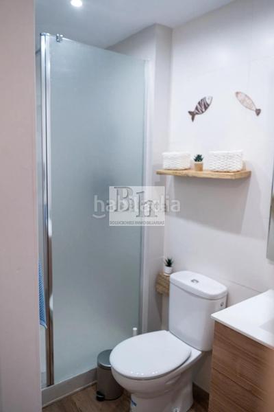 Foto c1038798-fc76-4875-9dc9-19b9f1b0c0db. Estudio blanhogar vende estudio con plaza de garaje y licencia turística en Torremolinos