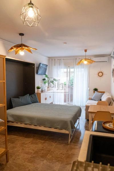 Foto ca3d9d3c-20f0-4a09-91c4-1c92d1ce843e. Estudio blanhogar vende estudio con plaza de garaje y licencia turística en Torremolinos