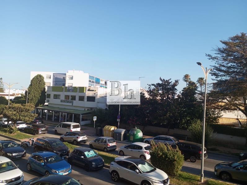 Foto b8c563db-6b9f-4f98-b4b7-86d7193aa7a5. Piso oportunidad vivienda en Los Álamos! 1 dormitorio, ascensor, terraza, piscina, facil aparcamiento, vistas despejadadas, mejor ver.. en Torremolinos