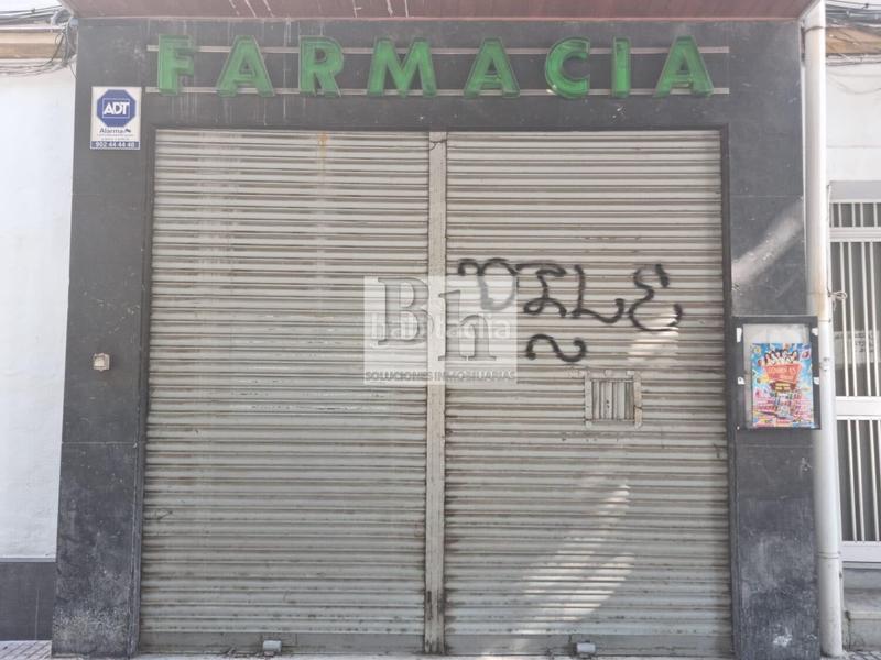 Foto 44e03fa8-6cf6-4683-89a1-dda253cbd317. Alquiler local comercial en avenida paloma la 8 blanhogar alquila local en tabacalera!!! en Málaga