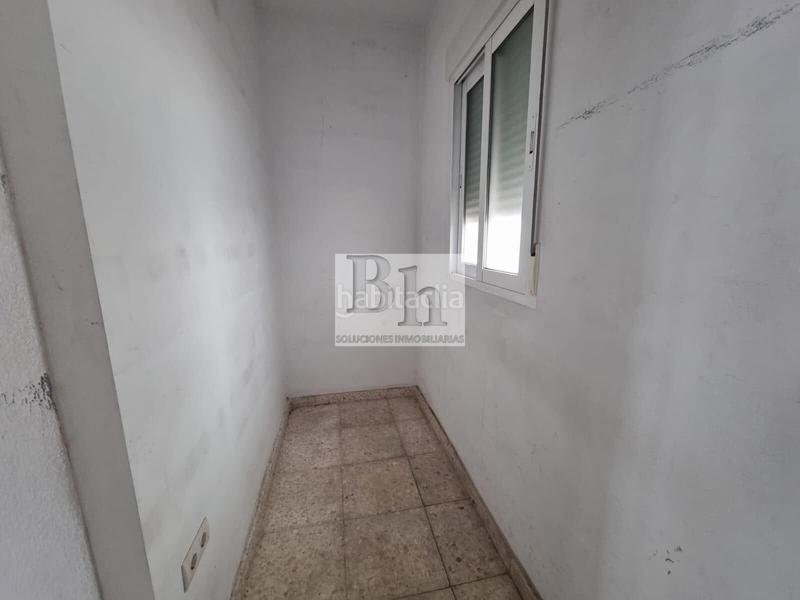 Foto 4b0931d2-c08c-4bc3-85ee-3735e61df0ff. Alquiler local comercial en avenida paloma la 8 blanhogar alquila local en tabacalera!!! en Málaga