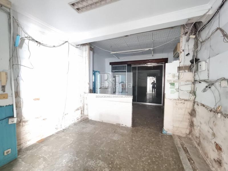 Foto 5f8b35f3-901d-442c-ac0d-a78595312175. Alquiler local comercial en avenida paloma la 8 blanhogar alquila local en tabacalera!!! en Málaga