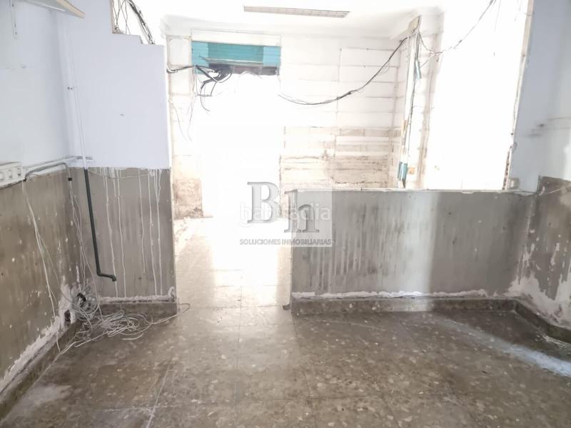 Foto ac1bf03c-5e88-4fd1-8cfc-7fd64b739484. Alquiler local comercial en avenida paloma la 8 blanhogar alquila local en tabacalera!!! en Málaga