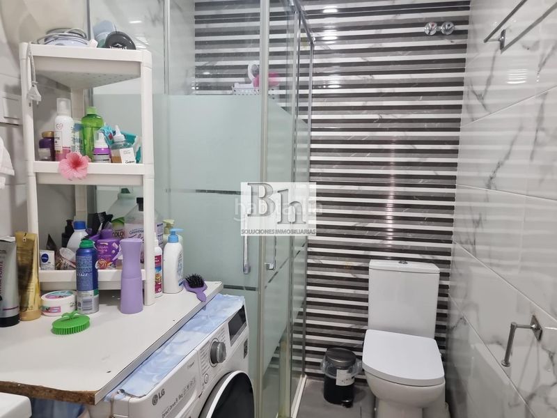 Foto a714cd5d-4b49-4f0a-8947-9ec36fe52b38. Piso oportunidad en la luz! piso reformado con terraza en Málaga
