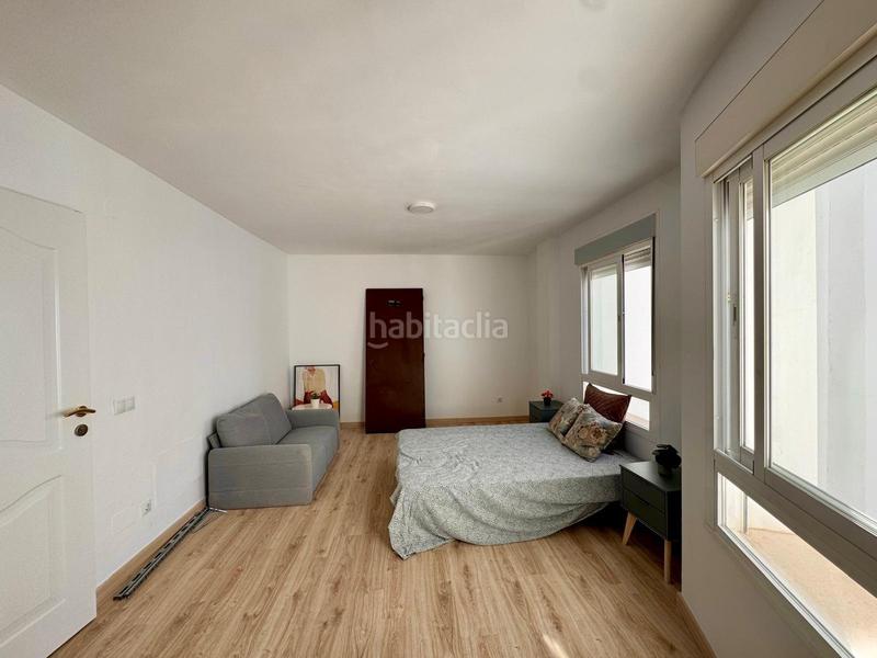 Foto e2f409e9-7a5f-466a-b74d-16f9cb8bfe33. Apartamento estudio junto a hospital civil en Parque Victoria Eugenia Málaga