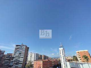 Piso  Calle conde de guadalhorce. Blanhogar vende magnífico piso en cruz de humilladero!!!