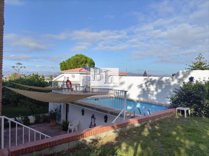 Foto dff0b00f-5f89-432e-81d8-95abbd8c069b. Chalet avec parking dans Manantiales - Lagar - Cortijo Alhaurín de la Torre