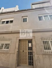 Casa adossada a El Molinillo - Capuchinos. Blanhogar vende casa adosada en zona del molinillo