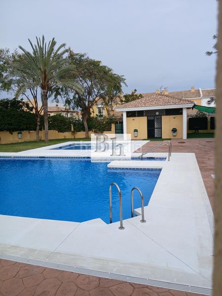 Foto 4ddc312a-645d-4917-9c6a-938f281346ec. Chalet mit parking pool in Distrito Zeta - Recinto Ferial Cortijo de Torres Málaga