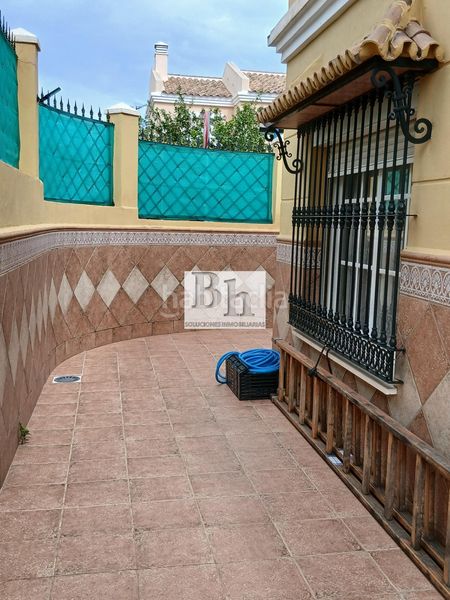 Foto 6f4571e9-68a1-418e-8a9a-b2a0da5a2fb0. Chalet mit parking pool in Distrito Zeta - Recinto Ferial Cortijo de Torres Málaga