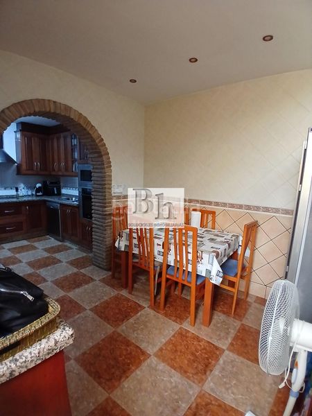Foto ce6d1263-a9da-41bb-8f0d-ca0fde43a5c5. Chalet mit parking pool in Distrito Zeta - Recinto Ferial Cortijo de Torres Málaga