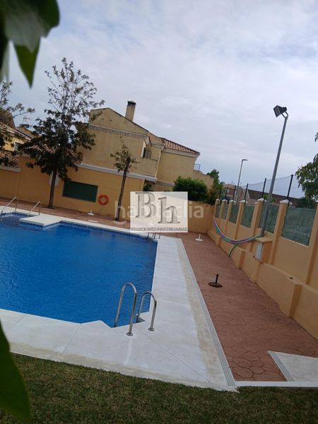 Foto cfa30bbe-9d31-45a5-8837-a2dd9e546a42. Chalet mit parking pool in Distrito Zeta - Recinto Ferial Cortijo de Torres Málaga