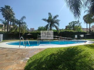 Appartamento in Calle calle diderot 2. Puerta de málaga!!! fantástico piso de cuatro dormitorios!!!!