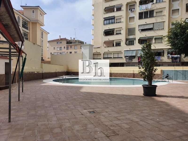 Foto a4865439-98da-41be-ba7d-ae8cc1c463d7. Estudi amb piscina a Manantiales-Estación de Autobuses Torremolinos