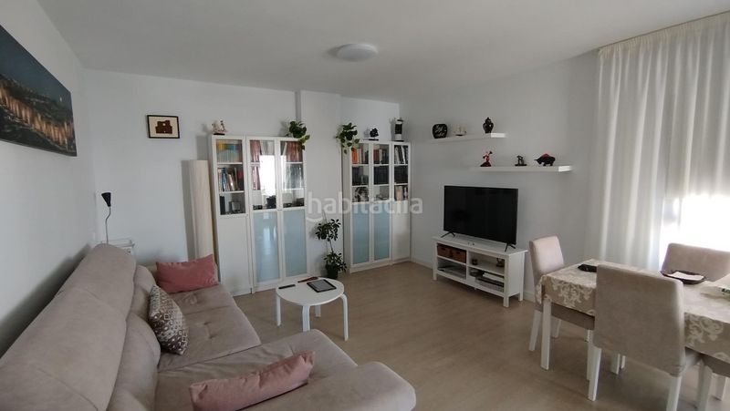 Foto 00b99eb2-05a4-4d8c-a4c7-b6fee0ee6d95. Alquiler piso alquilo piso nuevo, de 2 dormitorios, 2 baños. 2plazas de garaje y trastero en Málaga