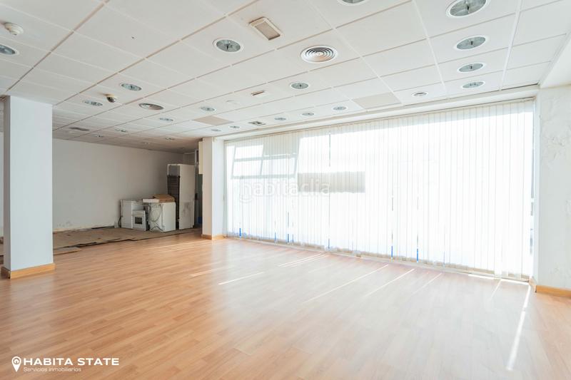 Foto f7413cf6-8134-4343-bbcf-dfea42d6ded9. Rent business premise in avenida nuestra señora de montserrat 33 in Almería