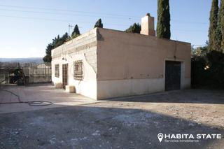 Finca rústica a Calle platanera 4. Parcelas urbanas a escasos 10 minutos del centro de almería