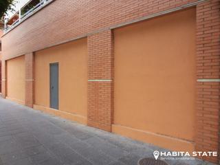 Location Local commercial à Calle ortega y gasset 1. Se vende ó se alquila local en la avenida de montserrat