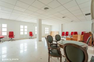 Miete Büro in Puerta de purchena 2. Magnifica oficina en el corazón de la ciudad.