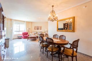 Appartamento in Plaza de barcelona 1. Piso exterior ubicado en una de las mejores zonas residenciales