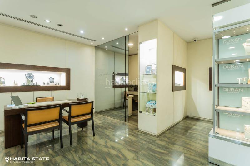 Foto 1f084690-d488-4d98-a4dc-836013e91f03. Alquiler local comercial en paseo de Almería 20 magnifico local comercial en pleno paseo . en Almería