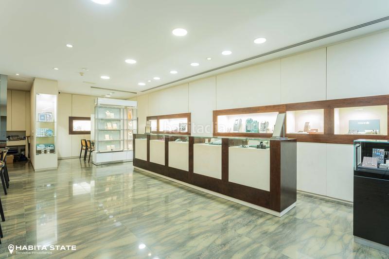 Foto 483c3ecf-3a9a-4ba6-bdd3-0306c4c84350. Alquiler local comercial en paseo de Almería 20 magnifico local comercial en pleno paseo . en Almería