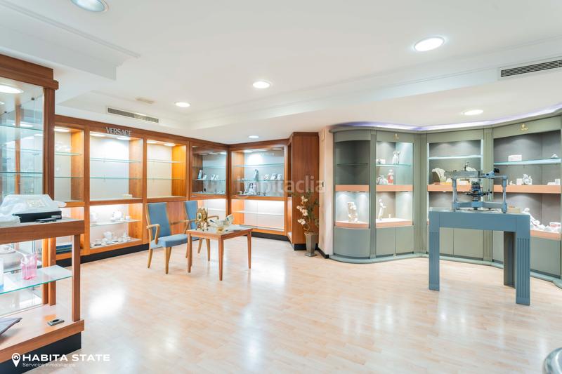 Foto 8ba1bd36-efa5-4636-8eb2-4b75e49694f2. Alquiler local comercial en paseo de Almería 20 magnifico local comercial en pleno paseo . en Almería