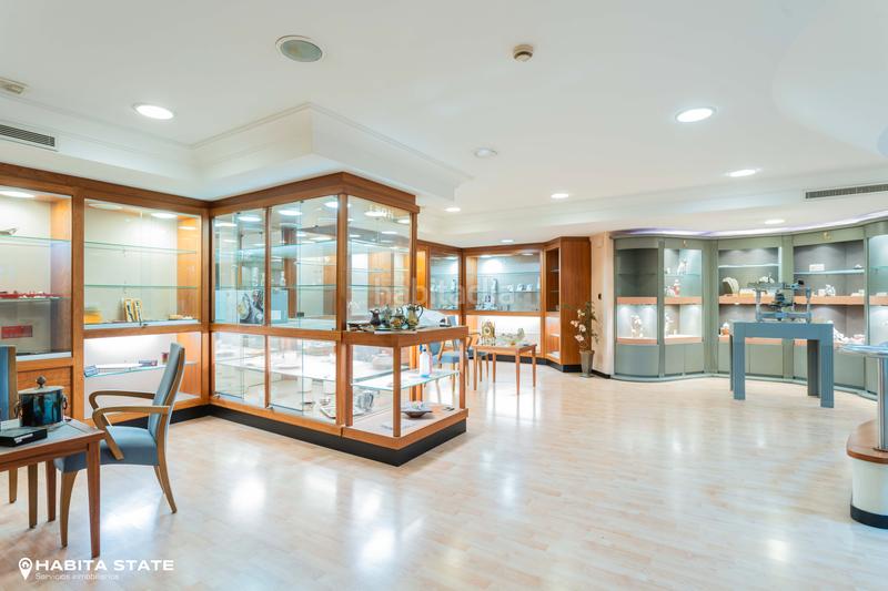 Foto eb3a2b40-14c9-4d9c-abb1-e569440aa0ef. Alquiler local comercial en paseo de Almería 20 magnifico local comercial en pleno paseo . en Almería