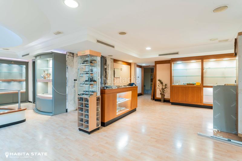 Foto ed7af9ab-fd8d-4aff-b474-1d21a2798558. Alquiler local comercial en paseo de Almería 20 magnifico local comercial en pleno paseo . en Almería