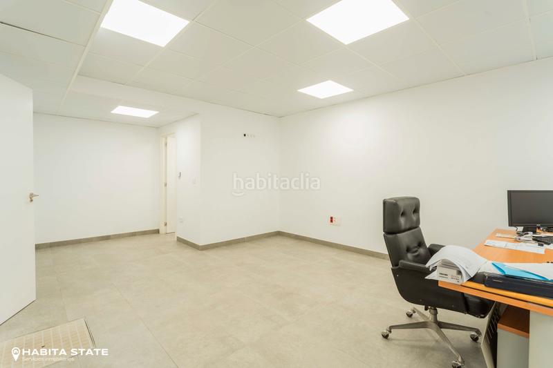 Foto f0b3510a-7895-43f7-8020-2c6ac3ec0bc9. Alquiler local comercial en paseo de Almería 20 magnifico local comercial en pleno paseo . en Almería