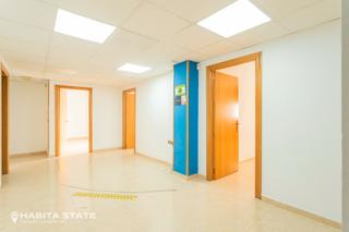 Rent Office space in Paseo de almería 20. ¡descubre la oficina perfecta para tu negocio en el corazón de a