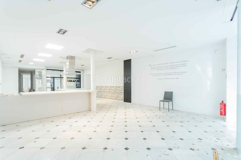 Foto c47f8274-5a04-432d-82dd-30c4ee877546. Location local commercial dans calle doctor gómez ulla 2 dans Almería