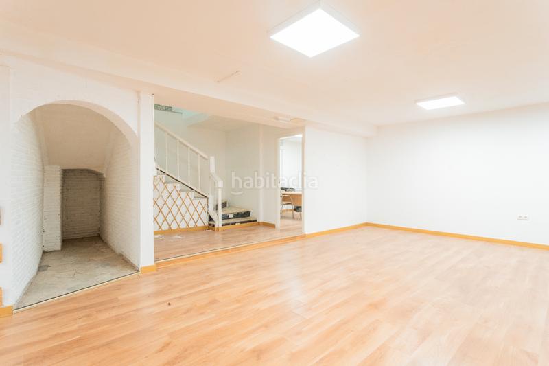 Foto ea365cf2-0225-44ae-8ac5-46ac45b1a86e. Location local commercial dans calle doctor gómez ulla 2 dans Almería