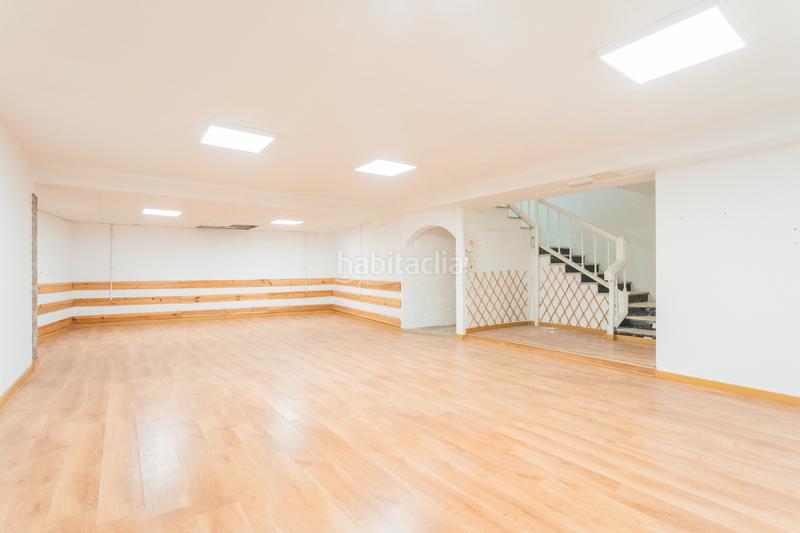 Foto f865fb25-8a7d-40f5-b8cb-b067406d448f. Rent business premise in calle doctor gómez ulla 2 in Almería